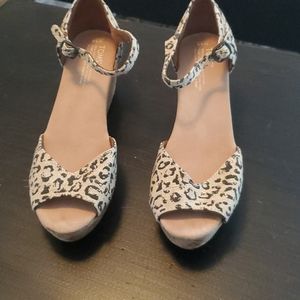Tom's leopard wedges